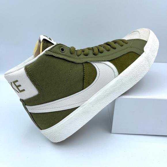 Nike Zoom Blazer Mid Premium Sneakers - Picture 3 of 15